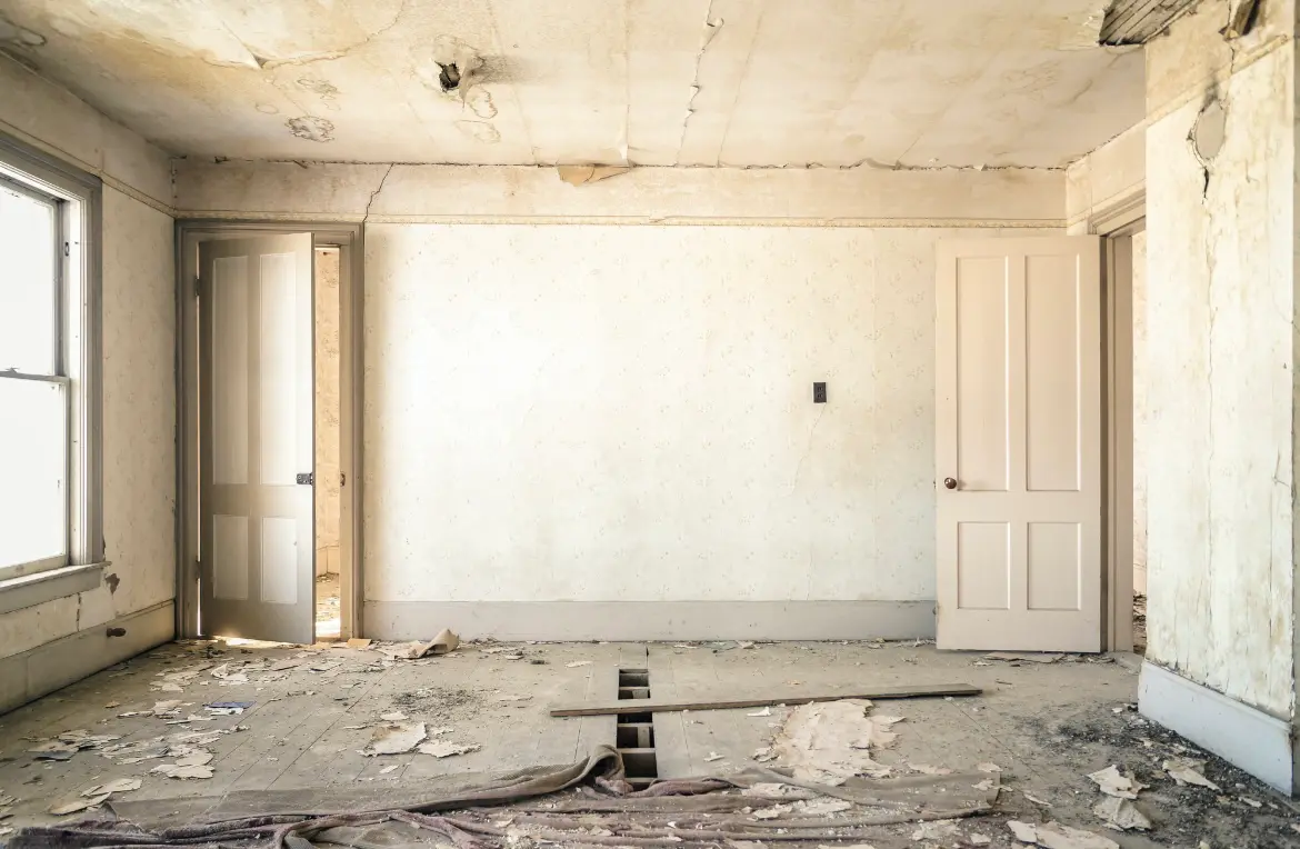 Waste disposal crew managing a cleanout project in Oak Park Heights